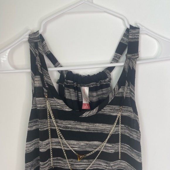 No Boundaries Black and Gray Smocked Sleeveless Tank Top - Picture 6 of 12